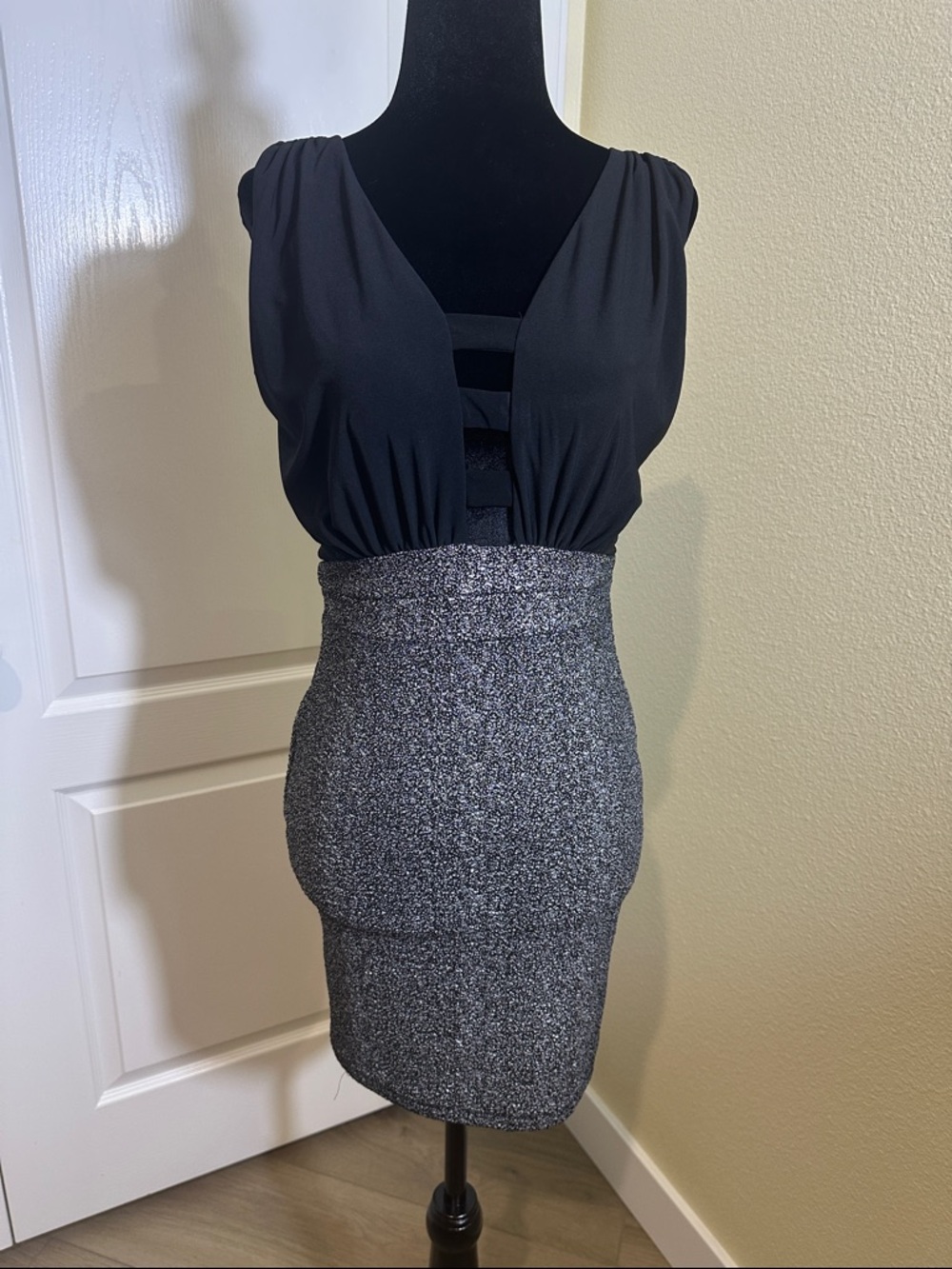 Finesse Black and Silver Twill looking Mini Dress. Size small